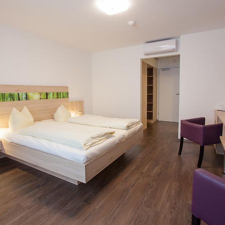 Hotel Zur Pfalz Kandel Exteriör bild