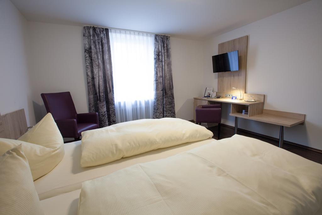Hotel Zur Pfalz Kandel Exteriör bild