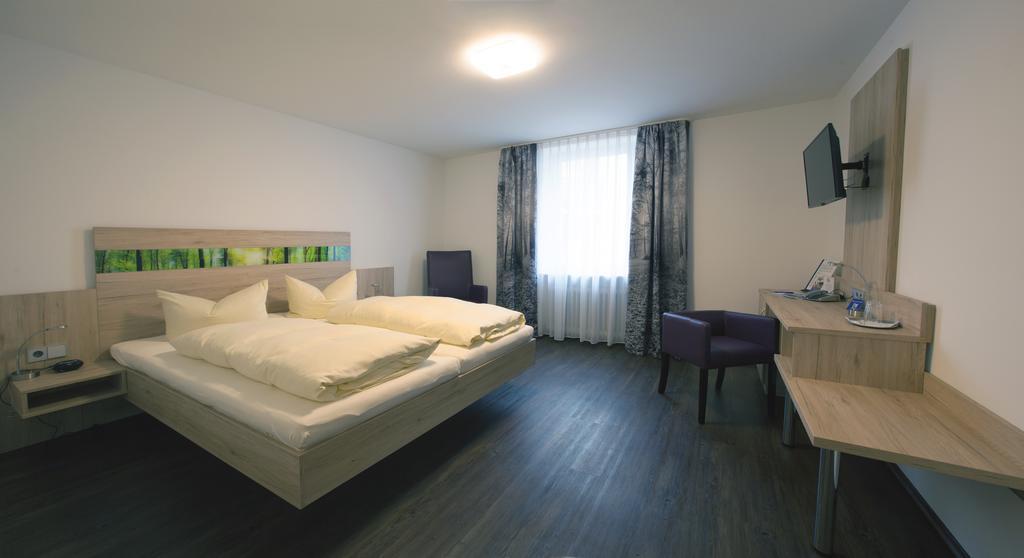 Hotel Zur Pfalz Kandel Exteriör bild