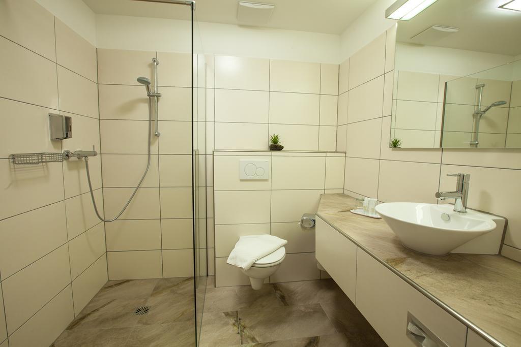 Hotel Zur Pfalz Kandel Exteriör bild