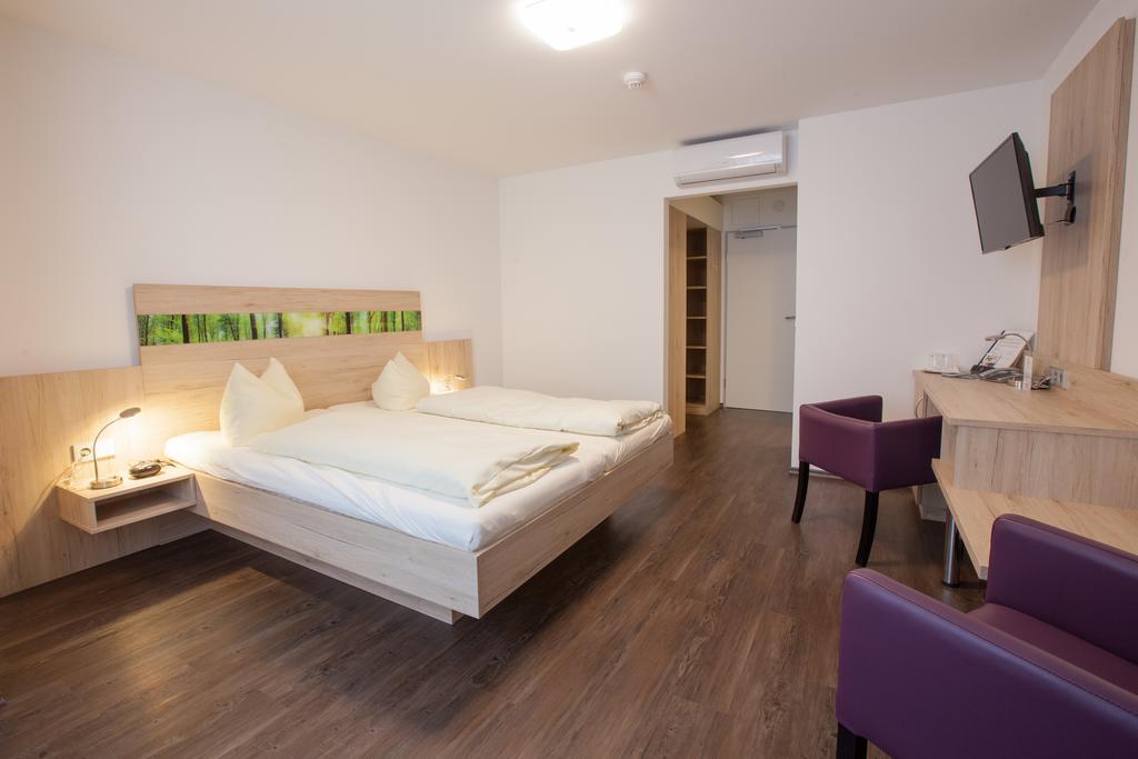 Hotel Zur Pfalz Kandel Exteriör bild