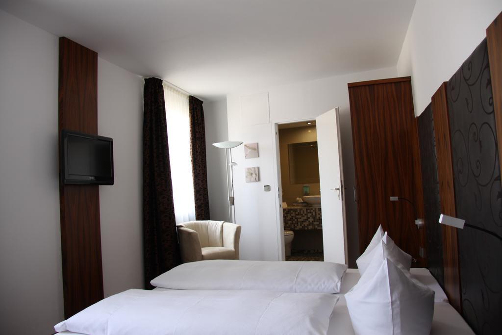 Hotel Zur Pfalz Kandel Exteriör bild